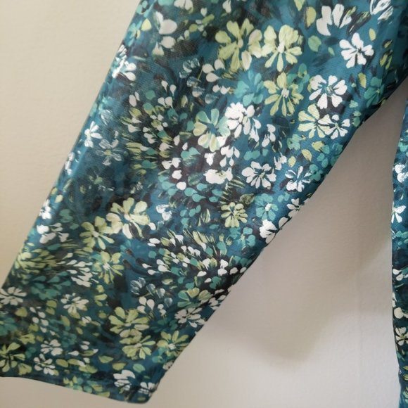 Emaline Woman V Neck Green Floral Lined Flowy Lightweight Sheer Sleeves Top 2X - Picture 2 of 8